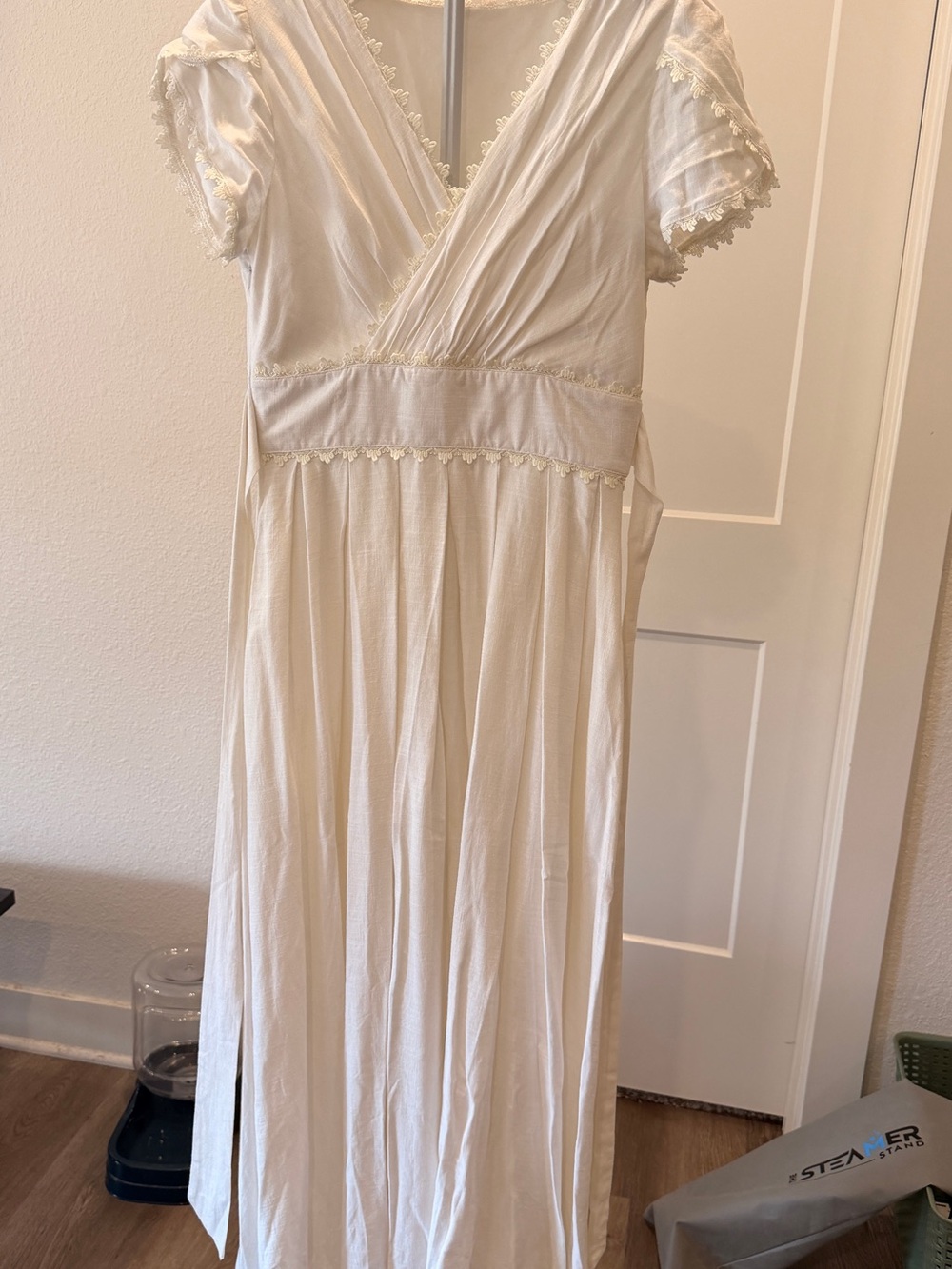 Women's Ivory V‑Neck Maxi Dress